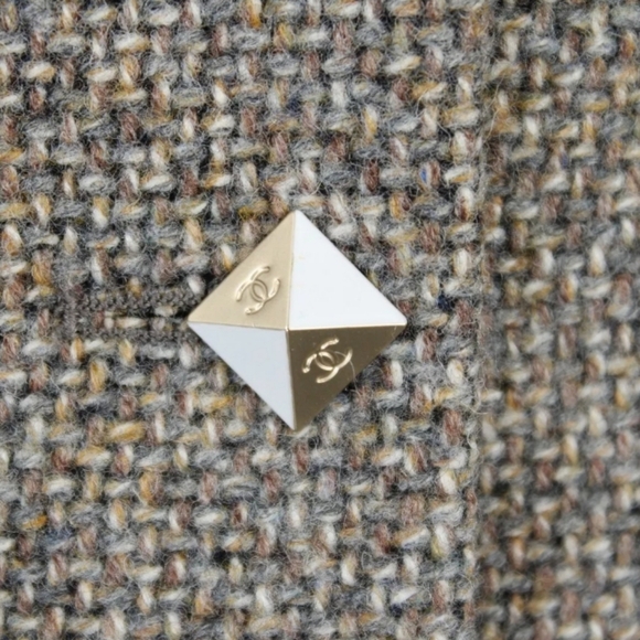 Authentic VINTAGE CHANEL WOOL SUIT - SIZE 36 🔥 - Picture 15 of 16